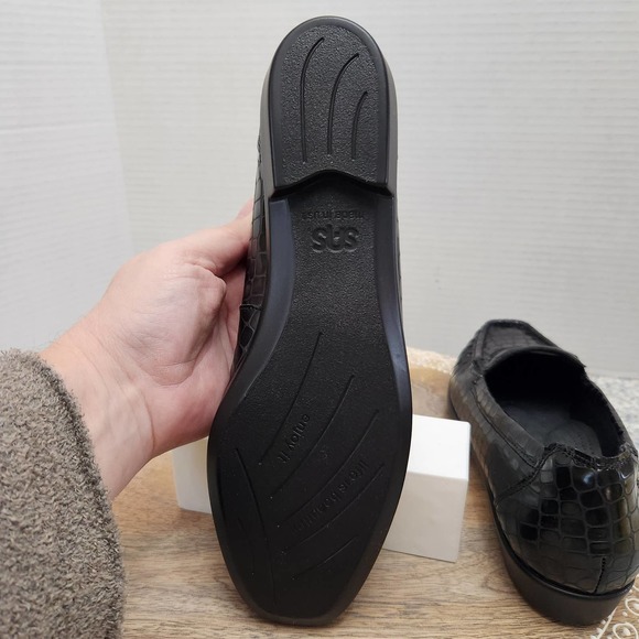 NWOT SAS Women's Black Crocodile Style Slip on Loafers 8 Narrow - Picture 7 of 7